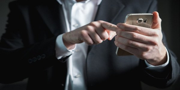 Should We Reduce Our Dependency On Smartphones?